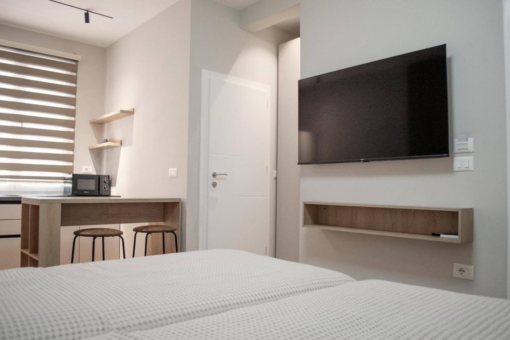Goat Apartments Тирана Экстерьер фото