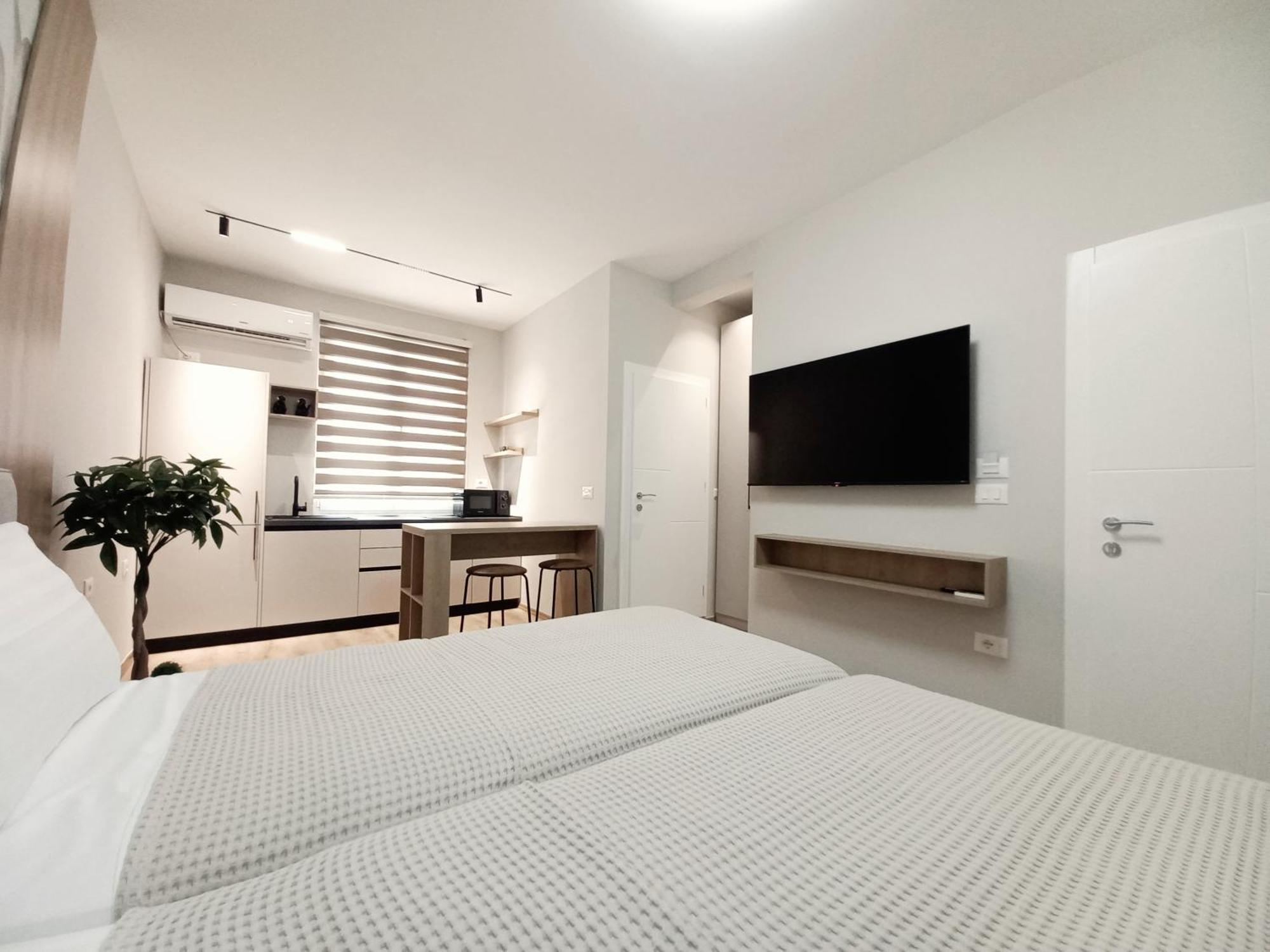 Goat Apartments Тирана Экстерьер фото