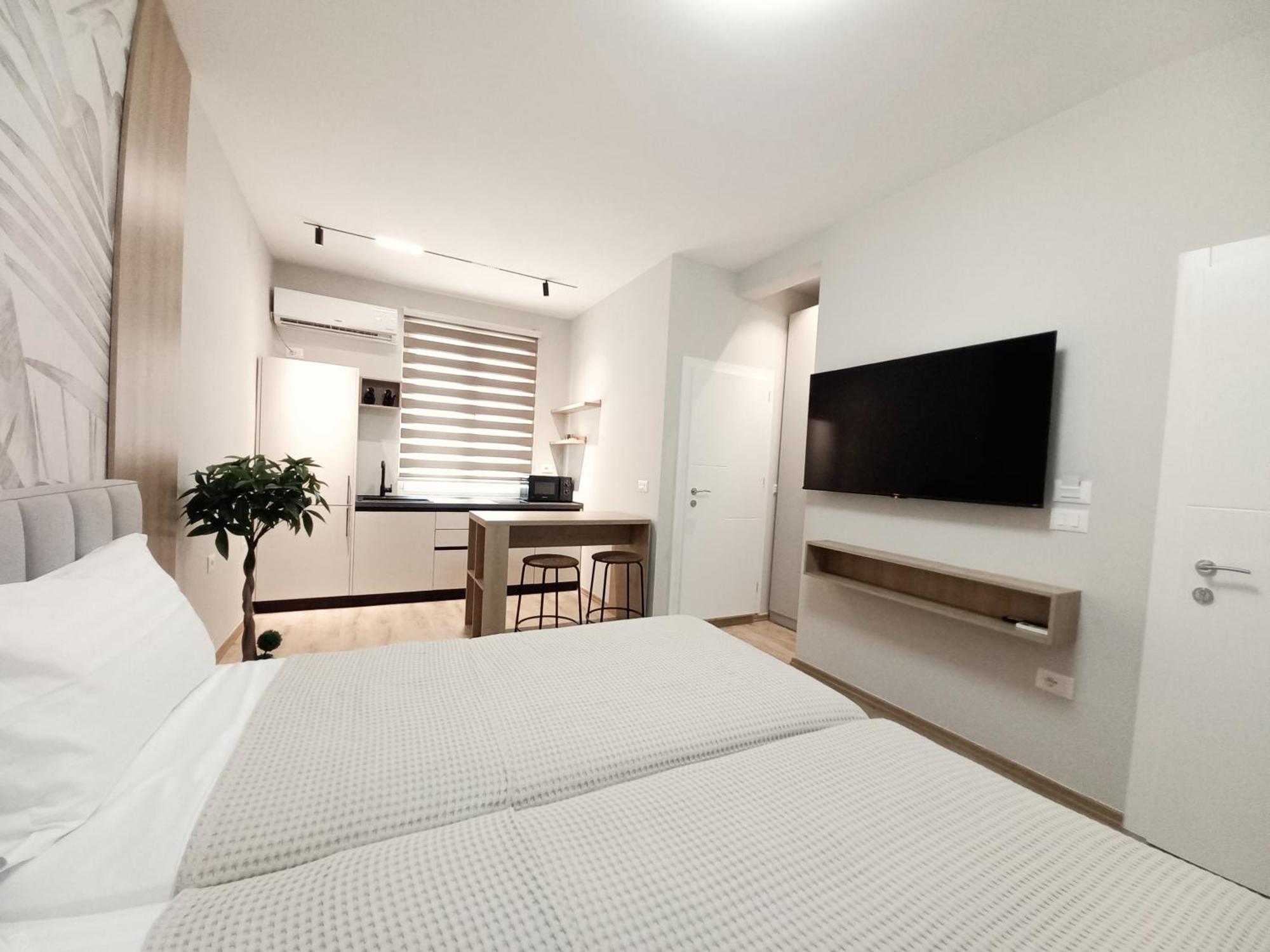 Goat Apartments Тирана Экстерьер фото