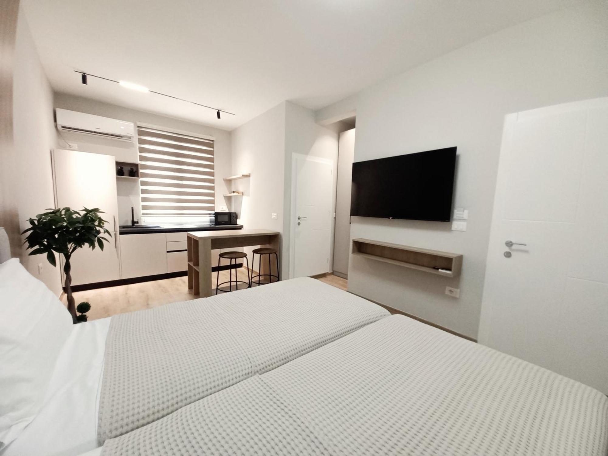 Goat Apartments Тирана Экстерьер фото